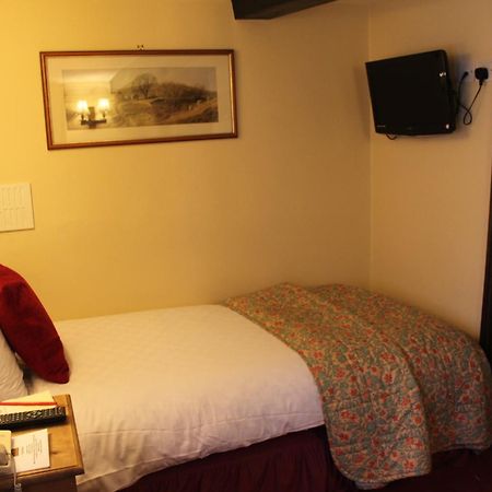 Bert'S Rooms At The Black Horse Inn Brighouse Exterior foto