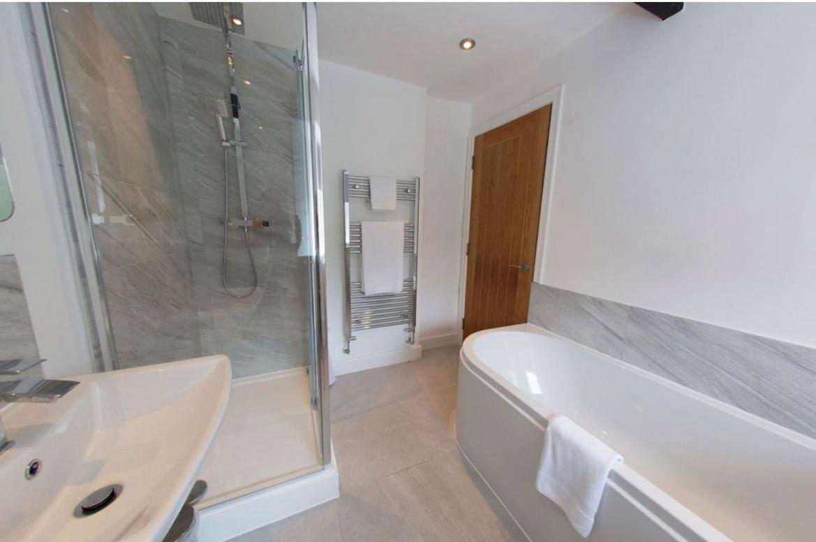 Bert'S Rooms At The Black Horse Inn Brighouse Exterior foto