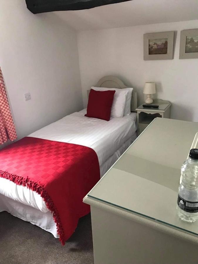 Bert'S Rooms At The Black Horse Inn Brighouse Exterior foto